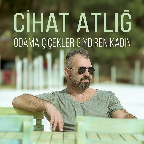 cihat_atlig-odama_cicekler_giydiren_kadin.jpg